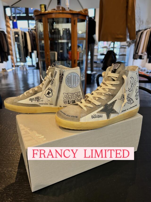 ❤️ゴールデングース❤️ウィメンズ

イタリアの職人が手作業で施す「完璧な不完全さ」が魅力です。

新品からヴィンテージのような風合いで、一足ごとに異なる表情を楽しめます。

長年履き込んだかのような独特の加工は、きれいめなスタイルにもカジュアルにも合わせやすく、こなれた印象を与えます。

また、履き心地も良く、一日中履いていても疲れにくいと評価されています。

定番モデルの「SuperStar」をはじめ、多様なスタイルが展開されており、個性的な足元を演出したい方におすすめです。

職人の手作業によるリアルなヴィンテージ加工で、長年履き込んだような風合いを表現。

最高品質のレザーを使用し、イタリアの伝統的な技術で作られています。

また、インソールは高さを出し、クッション性にも優れ、スタイルアップと快適な履き心地を両立しています。

主なモデルには「Super-Star」やハイカットの「Francy」などがあります。

Thank you for shopping with me❣️
Real buy& wish list 🩵

#sasebo #nagasaki
#佐世保 #長崎
#r_saseboselectshop
アールサセボ 
服 ファッション sasebo5bangai

〒857-0805
  長崎県佐世保市光月町1-18-1F
  R sasebo  tel 0956-59-7288

Mail  r-sasebo@remix-group.com