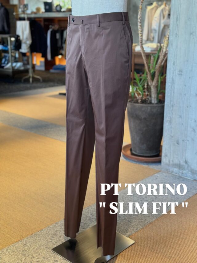 ◀︎PT TORINO▶︎

PTのスリムフィットシリーズから、快適な穿き心地と清涼感のある生地が合わさった夏場にも活躍してくれる一本が到着✨

ライトウエイトなポプリンは、薄手でパリッとした張りのある生地感が清涼感を生んでいます。
リラックスした雰囲気を高めてくれるストレッチ素材と、程よく艶のある上品な質感ですのでラフなジャケットと合わせてもすんなりと馴染んでくれます。

#pttorino
#pt
#slimfit

元祖美脚フィットの“SUPER SLIM FIT”。その原点であり、PT TORINOを一躍パンツブランドのトップに踊り出させた美脚シルエットの“SLIM FIT”は、今また新鮮に映るシルエットとして注目を集めています。
代名詞である“SUPERSLIM FIT”よりも股上が少し深い事で腰回りに安定感をもたらし、また足回りも少しゆとりがあることでピタッとなりすぎない時代にあったサイズ感となっています。

ぜひサイズ、カラーが揃っているうちに✨

#remix #リミックス 大原参道リミックスビル
大分 日田 セレクトショップ
instafashion

@remix_homme 
@landmark_1f
@r_sasebo_remix 
@r_sasebo_remix_2
@r_sasebo_marina