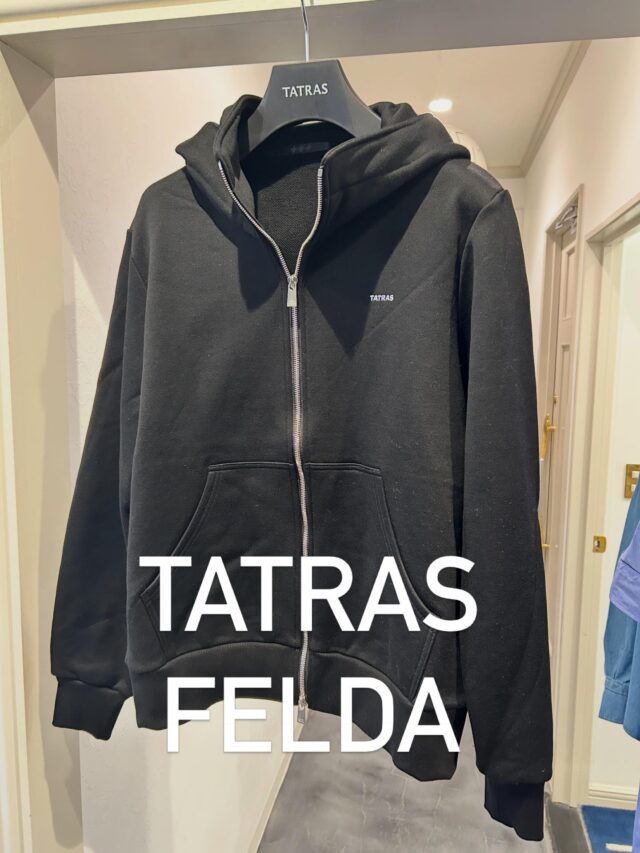 ♠️TATRAS♠️

FELDA

ロングセラーのフード付きジップパーカー。

二段階のシルケット加工を施すことで、毛羽立ちのない上品な表情に仕上がっている裏毛素材を使用。

タイトなシルエットにしているため、カジュアルながらも洗練されたスタイルが完成します。

胸元や袖口には、控えめなサイズ感のロゴ、アイコンを配置しました。

フロントに艶のあるファスナーを採用して、高級感のある表情に。

きれいな形をキープしている、立体感のあるフードにも注目です。

セットアップのパンツも同時入荷になります

Thank you for shopping with me❣️
Real buy& wish list 🩵

#sasebo #nagasaki
#佐世保 #長崎
#r_saseboselectshop
アールサセボ 
服 ファッション sasebo5bangai

〒857-0805
  長崎県佐世保市光月町1-18-1F
  R sasebo  tel 0956-59-7288

Mail  r-sasebo@remix-group.com