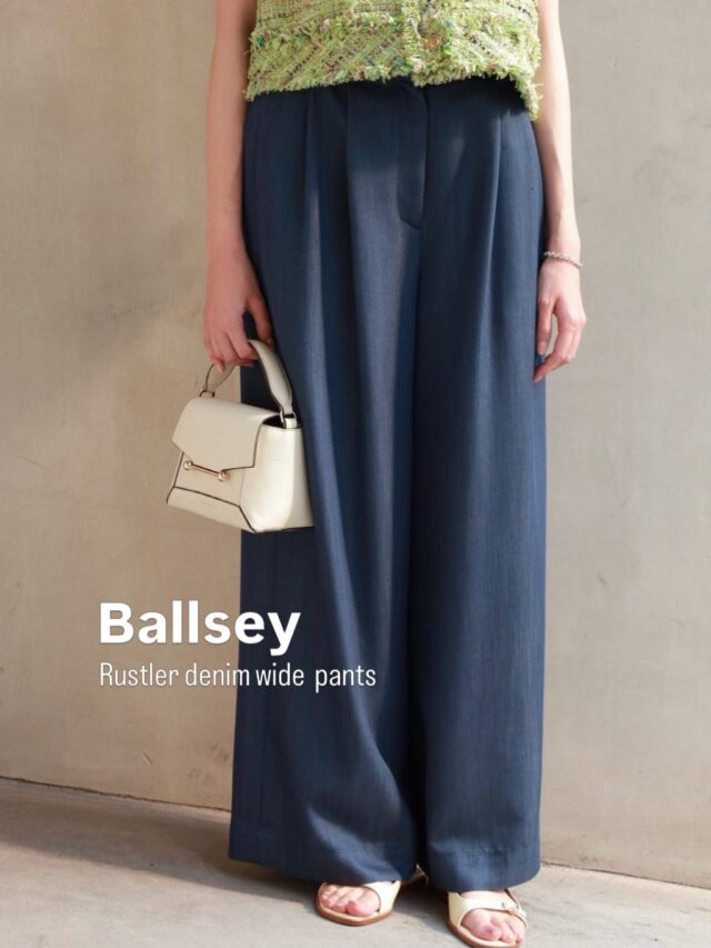 ▫️Ballsey▫️
ラスターデニム ダブルタックワイドパンツ

 キュプラの落ち感を活かした、上品なツヤ感のあるデニムライクな素材を使用したパンツです💫
エレガントさとほど良いカジュアル感をあわせ持った一着です。
2タックデザインに自然に広がるワイドシルエットで分量感がありつつも、
ヒップ周りをコンパクトにすることでメリハリをつけたデザイン。

ニットやブラウスをタックインして付属のベルトできゅっと絞ってアクセントにも。
通勤から日常まで幅広い場面に活躍してくれるBallseyならではのアイテムです！

２color
税込¥23,100
