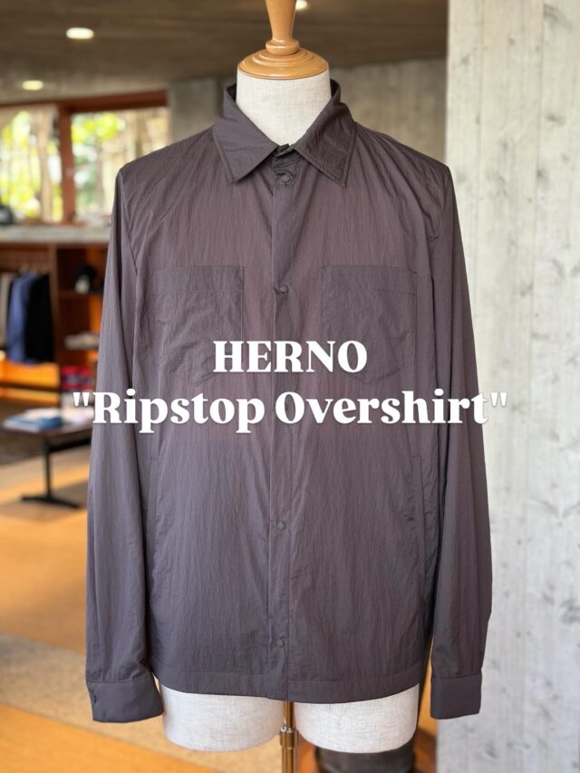 ◀︎HERNO▶︎

HERNOより、マイクロリップストップ素材を使用したオーバーシャツが到着✨

撥水加工を施した、軽量かつ高強度のマイクロリップストップナイロンを採用し、機能性と耐久性を兼ね備えた一着に仕上がっています。
胸元にはパッチポケットを配し、程よいカジュアル感をプラス。

#herno
#overshirt
#ヘルノ

アウターとしてもインナーとしても活躍する、汎用性の高いアイテム♪
ぜひ店頭で素材感、着心地を体感してください✨

#remix #リミックス 大原参道リミックスビル
大分 日田 セレクトショップ
instafashion

@remix_homme 
@landmark_1f
@r_sasebo_remix 
@r_sasebo_remix_2
@r_sasebo_marina