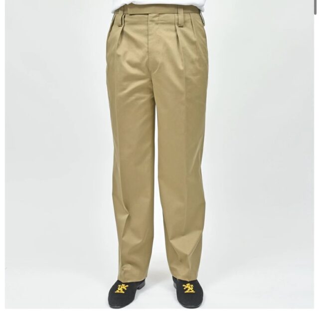 ♠️Fumiya Hirano ♠️ 

THE TROUSERS/フミヤ ヒラノ ザ トラウザーズ

マスターテーラー 平野史也氏によるトラウザース専業ブランド“Fumiya Hirano THE TROUSERS”。 

平野氏は国内のテーラーで6年間の修行後、2012年に渡英。イギリス・ロンドンのサヴィル・ロウ15番地に本店を構える紳士服テイラー“ヘンリー・プール”で修行した後、2015年にロンドンで独立を果たします。

2020年帰国し、西麻布にてアトリエ“フミヤヒラノ ビスポーク”をオープンしました。

仄かに漂うミリタリー由来のワイルドな空気感が、大人の男性を引き立ててましす。

日本国内に様々なテーラーがありますが、伝統的なサヴィル・ロウのディティールを残すことで、本場英国の重厚な空気を感じて欲しいという思いが込められています。

また、最終工程では平野氏自らがハンドプレスでクセ取りを行うことで、吸い付くような穿き心地と美しいシルエットを作り上げています。

Thank you for shopping with me❣️
Real buy& wish list 🩵

#sasebo #nagasaki
#佐世保 #長崎
#r_saseboselectshop
アールサセボ 
服 ファッション sasebo5bangai

〒857-0805
  長崎県佐世保市光月町1-18-1F
  R sasebo  tel 0956-59-7288

Mail  r-sasebo@remix-group.com