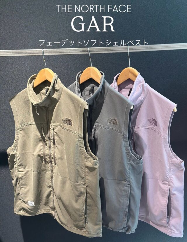 THE NORTH FACE
GAR

汎用性の高いソフトシェルベストにヴィンテージライクな風合いを。

特殊染色加工により、ヴィンテージのような自然な色落ち感が表現されてます。
適度な厚みと堅牢度を備えた、コットンライクな風合いのナイロン生地を使用。
メカニカルストレッチ素材で、上半身の動きをスムーズに追従します。
はっ水加工、UVガード(UPF30-50+、紫外線カット率90%以上)機能付きで、スポーツやアウトドアシーンにも活躍する1着です。
背面襟部分のドローコードで首まわりからの風の侵入を軽減します。
裾のドローコードでフィット感の調整や、シルエットの変化を楽しむこともできます✨

¥19.000+税

#日田セレクトショップ#春アウター
#ノースフェイス#gar#ベスト

ランドマーク店
📞0973-25-6050

オム店(メンズ)のインスタはこちら
☞@remix_homme
