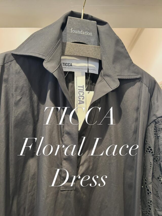 ♠️ticca♠️

Floral Lace Dress

毎シーズン人気を集める、袖レースデザインのワンピース。

今季は、シクラメンの花をモチーフにした大胆なオリジナルレースをにあしらいました。

程よくゆとりのある身頃は、リラックスした着心地と、すっきりとしたシルエットを両立。

袖に咲くレースが、装いに静かな華やぎを添えます。

スキッパー仕様の襟元が、デコルテから顔まわりをすっきりと美しく。

一枚でさらりと纏うだけで、上品で印象的なスタイルが完成します。

#ticca
#ティッカ
#lacedress
#レースワンピース

Thank you for shopping with me❣️
Real buy& wish list 🩵

#sasebo nagasaki

〒857-0805
  長崎県佐世保市光月町1-18-1F
  R sasebo  tel 0956-59-7288

Mail  r-sasebo@remix-group.com