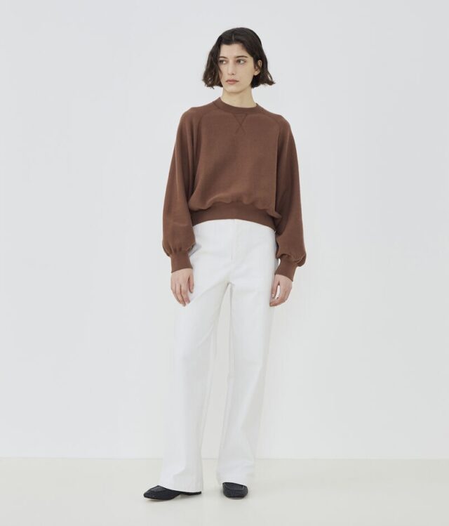 GALERIE VIE
ストレッチツイル ストレートイージーパンツ

イタリア産のコットンツイル素材を使用したボトムスシリーズ。
デニムの質感を持ちながらもストレッチ性に優れており、
穿き心地の良さが魅力です✨
ストレートパンツはウエストギャザーと
ほど良くゆとりのあるシルエットでこなれ感のある一着。
バックウエストのみゴムを使用しているのでタックインスタイルもすっきりと着こなしていただけます。
Tシャツからニットまで合わせるトップスを問わず、幅広いスタイリングで活躍してくれる万能なベーシックアイテム入荷です🌸

🩵HEART🩵
0973-27-6103

#HEART
#remix
#galerievie 
#ギャルリービー 
#セレクトショップ