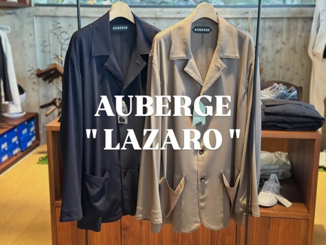 ◀︎AUBERGE▶︎

AUBERGEより、フレンチヴィンテージを現代の解釈で制作したジャケットが到着✨

80年代後半のアルマーニを象徴する糸使い、カラーをイメージされた1着。
パンツとの着用バランスを考え、ゆとりがあり落ち感が特徴の4ボタンジャケット😎

#auberge
#jacket
#オーベルジュ

スーパー140'sの極細ウールの強撚糸を使って織られたギャバジン生地は、汗をかいても肌に張り付かず常にドライで涼やかな着心地をキープしてくれます♪

まさに夏のためのウールジャケット☀️
ぜひ、カラーが揃っているうちに✨

#セレクトショップ
#大分

@remix_homme 
@landmark_1f
@r_sasebo_remix 
@r_sasebo_remix_2
@r_sasebo_marina