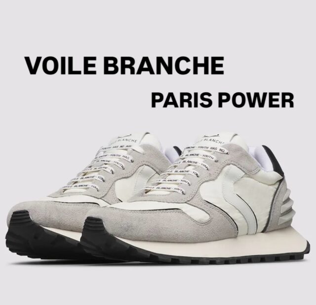 ◀︎VOILE BRANCHE▶︎

人気モデルのPARIS POWERが到着致しました👟

アッパーはイタリア産の素材に拘り、イタリアンカーフレザーと高密度ナイロンのMIXデザイン。レトロ且つシャープなイタリアンラストに、ヒールカップに3本スポイラーパーツを施したスタンダードデザインに、ソールは程よいボリュームをつけたテクニックソールを搭載。 クラシックスタンダードにテクニックを加えたハイブリッドNEWコレクションになります🎶

#voileblanche 
#ボイルブランシェ
#スニーカー
#セレクトショップ
#大分