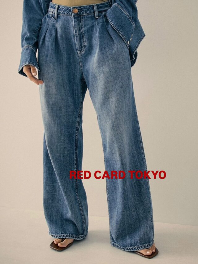 ▫️RED CARD TOKYO▫️

夏の定番Aero Jeansシリーズより大人のためのデニムトラウザー「Murray(マレー)」が登場。

ストレートに落ちるワイドレッグが縦のラインを強調し、体型を選ばずスタイルアップを叶えます。

ラフすぎず、どこかモードな佇まいで、トップスを選ばず、抜群の着回し力を発揮してくれるデニムトラウザーに✨
素材は綿とポリエステルを使用したノンストレッチデニムを採用。

綿の肌触りを持ちながら、ポリエステルの吸水速乾性でドライな着心地です。

ゆるさのあるラインながら、全体のバランスはトラウザーらしいクリーンな表情でまとめ、カジュアルと品のよさを両立した1本です。

税込¥28,600
ーーーーーーーーーーー
▫️audreyandjohnwad▫️

1枚で完成する、ビスチェ付き TOPS。
コーディネートに悩やむこともなく重ね着風を楽しめて様になる逸品。

税込¥15,400