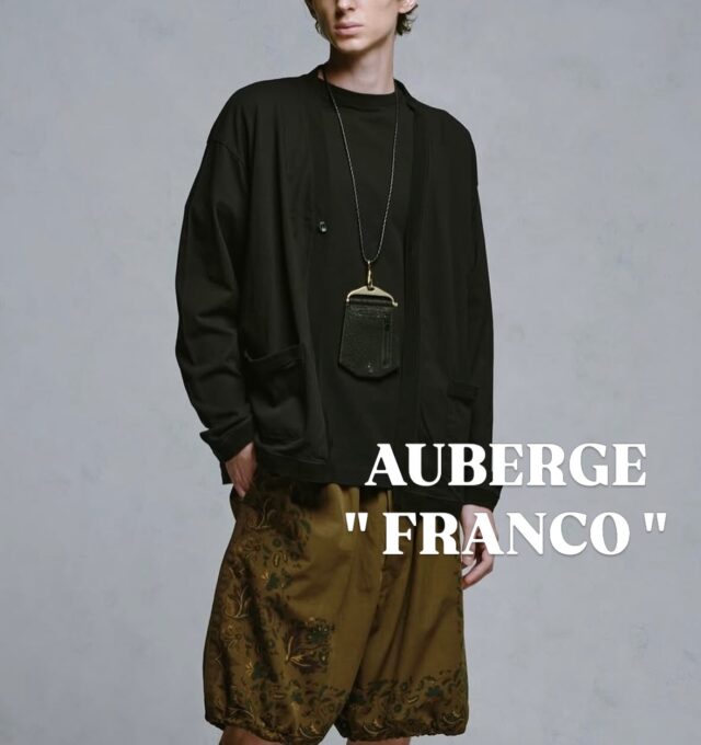 ◀︎AUBERGE▶︎

AUBERGEから、これからの季節に大活躍のカーディガンが到着✨

"FRANCO"はスイス強撚アイスコットンを2本引き揃えにして昨年より度目をアップしたカーディガン。
編み糸を最も強くひねって編み立てる強撚は、サラサラなタッチとなり体から離れる性質となっています！
その超強撚糸で度詰め天竺に仕上げることで、薄いのにしっかり密度が入っていてシッカリ、尚且つサラサラタッチという日本の気候に最適な生地となっています😎

#auberge
#オーベルジュ
#franco

軽く羽織れる1ボタンもポイント♪
重宝いただけるおすすめのカーディガン、ぜひカラーが揃っているうちに✨

#remix #リミックス 大原参道リミックスビル
大分 日田 セレクトショップ
instafashion

@remix_homme 
@landmark_1f
@r_sasebo_remix 
@r_sasebo_remix_2
@r_sasebo_marina