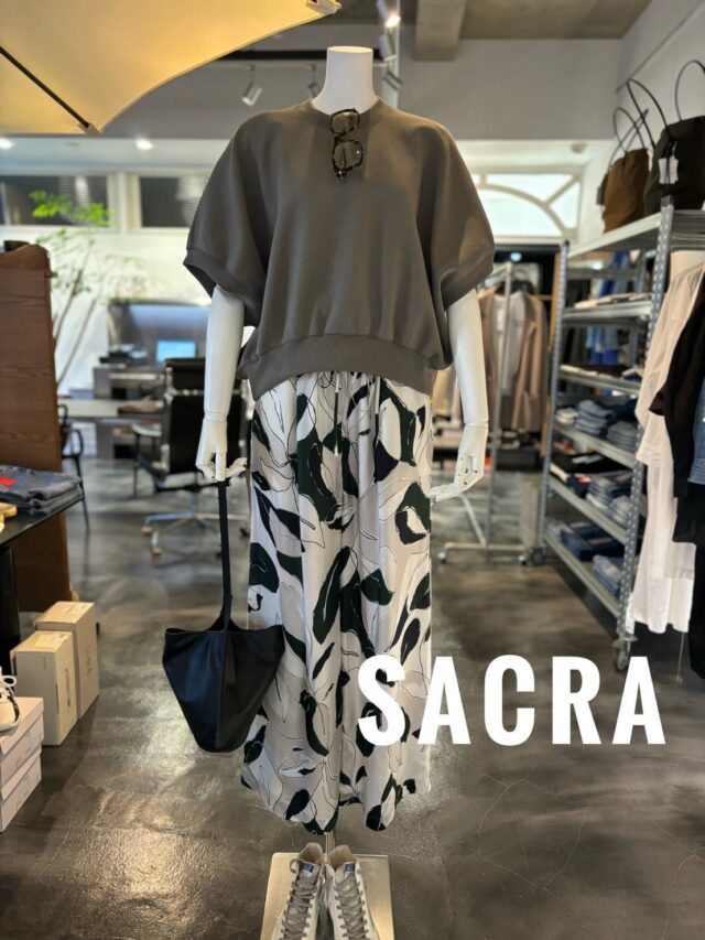 ▫️SACRA▫️ 

ダブルニットクロスプルオーバー

ダブル組織のふっくらとしたハリのある風合いが特徴的な素材を使用したカットソートップ。

身頃続きのギャザースリーブから生まれる立体的なフォルムとクロップド丈が魅力です。

ラウンドさせたヘムデザインもポイントの、存在感のある新鮮な一着です。

Thank you for shopping with me❣️
Real buy& wish list 🩵

#sasebo #nagasaki
#佐世保 #長崎
#r_saseboselectshop
アールサセボ 
服 ファッション sasebo5bangai

〒857-0805
  長崎県佐世保市光月町1-18-1F
  R sasebo  tel 0956-59-7288

Mail  r-sasebo@remix-group.com